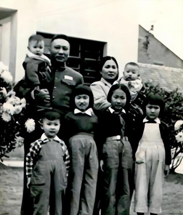 1971年，唐亮上将接到叶帅打来电话，让他赶赴北京接受任务