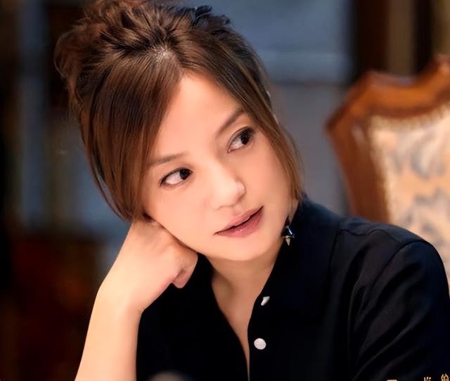 封杀四年	，49岁赵薇突传消息，因胃癌去世传闻5个月前就真相大白