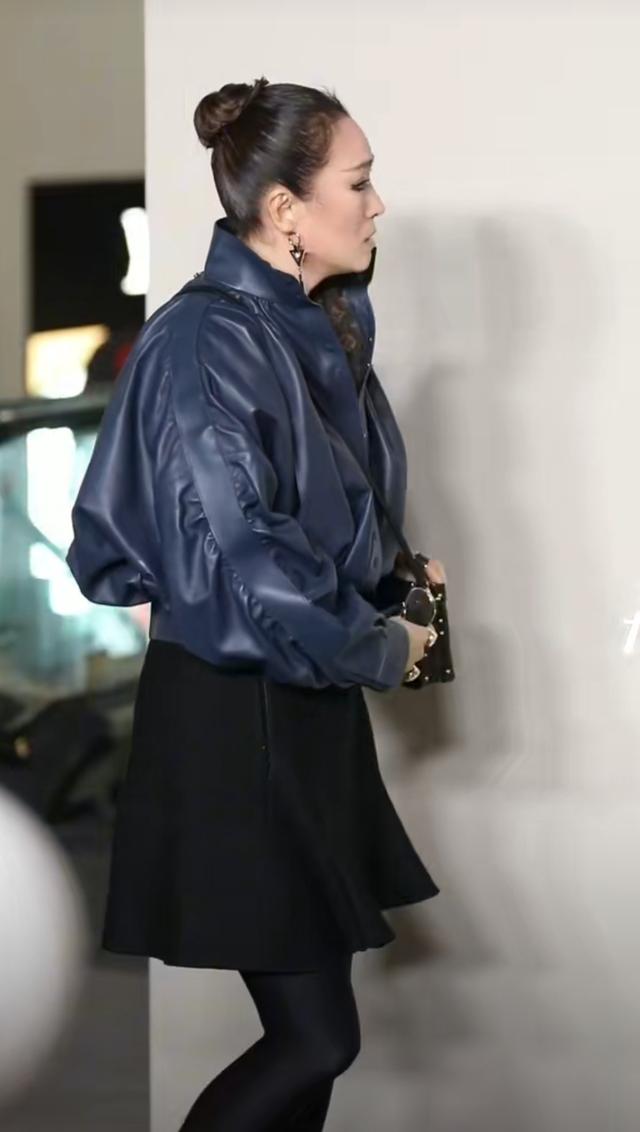 这一夜，全程冷脸	、穿蓬蓬裙的巩俐	，让所有人见识了她的江湖地位