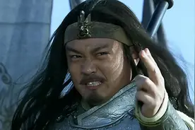 在死战不退的情况下，张飞、马超联手对战许褚、庞德，哪边能赢？图片