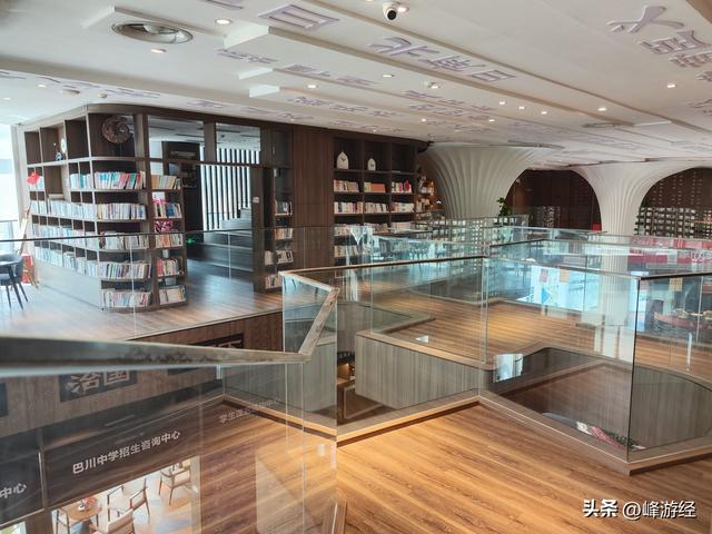 还以为是售楼部其实就是，在北海巴川图书馆中沉迷