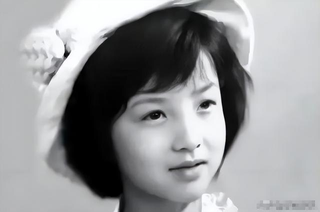 吃里扒外！定居美国13年，回国捞金惨遭“驱逐”，52岁活成了笑话