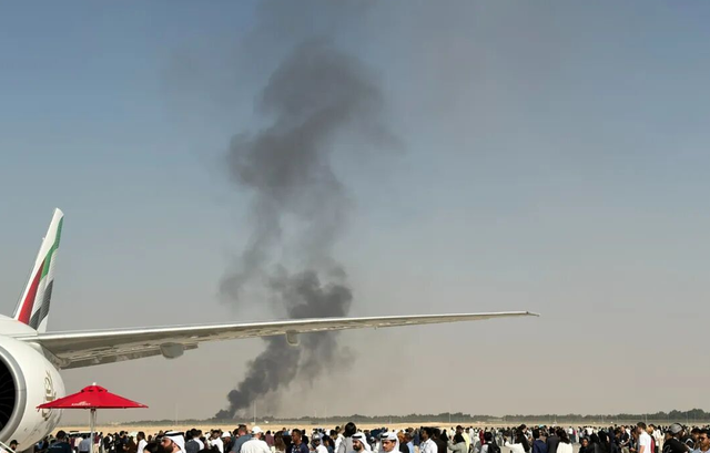 生死一瞬间！“光辉”战机在迪拜航展坠落，印度飞行技术再遭质疑