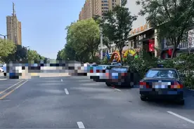 【我为群众办实事】 #国庆我在岗#违停拥堵闹心， 交警人性执法获好评！图片
