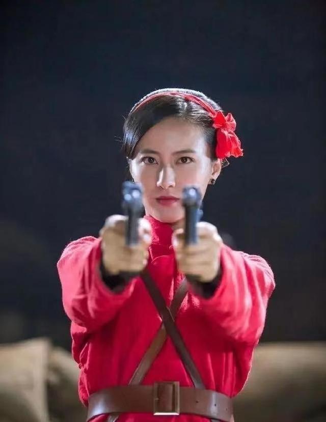 美貌的女匪首被活捉，李达请示杀不杀？毛主席：杀了岂不可惜