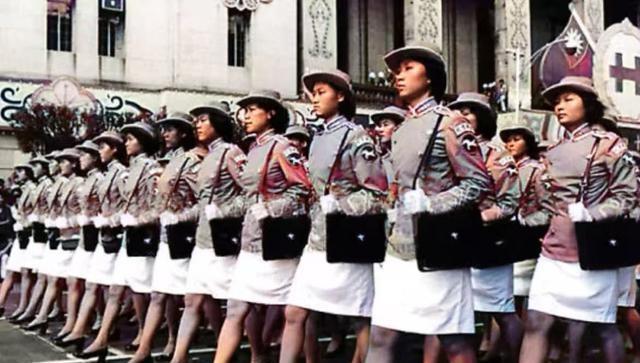 国民党女兵罕见老照片，一点不像电视中的女特务，图4挺漂亮