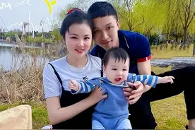江西最美主持人为爱辞职，随丈夫入伍生活，部队带娃活成人生赢家图片