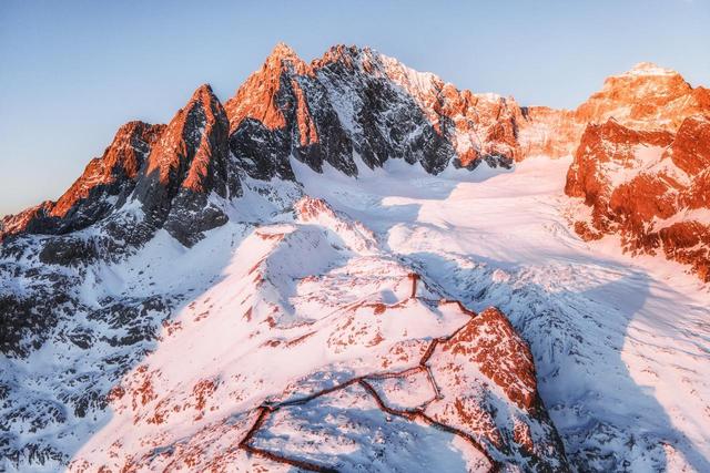 我心目中最震撼的 7 大雪山，我把梅里雪山排在了第 3，玉龙雪山第 6