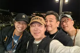 黄渤时隔多年再提男人帮，晒出五人罕见合体照，王迅手势令人泪目图片