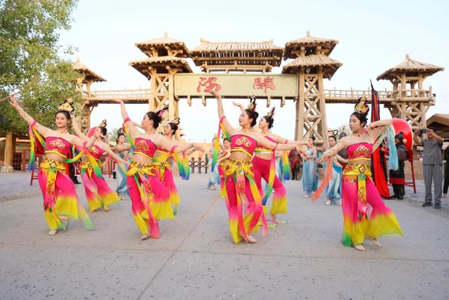 穿越古老的阳关古道,“东天山来的骆驼队”如今走到哪儿了?