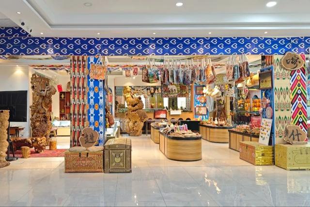 戈壁上的文化风情驿站——记三岔口喀什古城主题特色服务区的蝶变