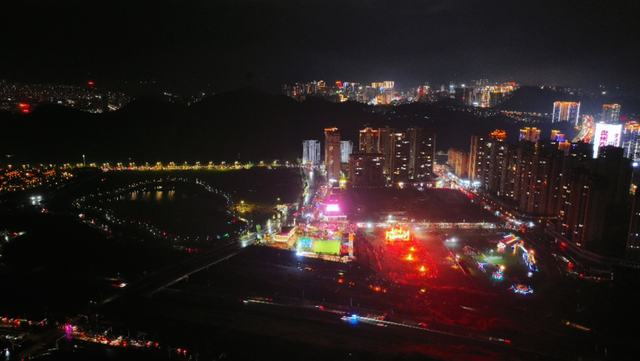 盘州：燃情夏日！万人共度篝火狂欢夜