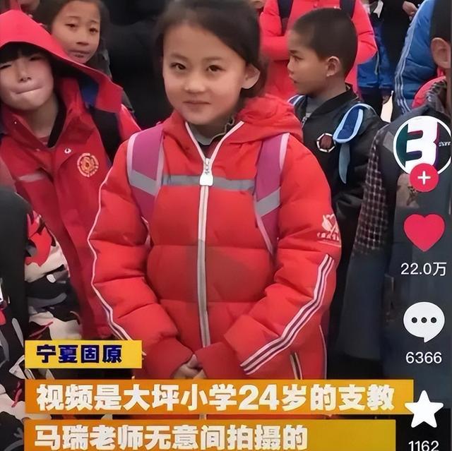 没钱还硬装？宁夏一笑成名拒绝百万签约的小女孩，现在成了这样