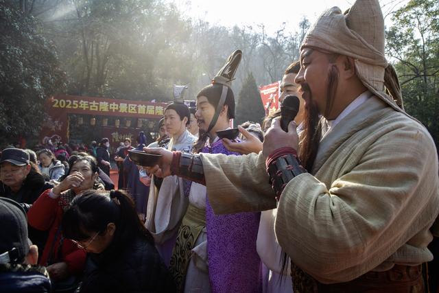 “隆中村宴”热力爆棚！襄阳古隆中元旦邀你和“诸葛亮”同桌吃席