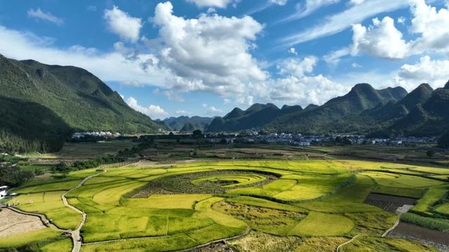 兴义万峰林：秋景正盛 开启身心疗愈之旅