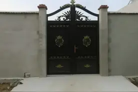 农村自建房，门的设计安装是个大学问。图片