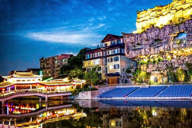 不靠山海靠戏台：杭州宋城，一张票穿越千年，差评几乎为零