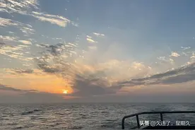 727期～船舶靠港，陪女领导下船吃饭，独特的人格魅力让人敬佩图片