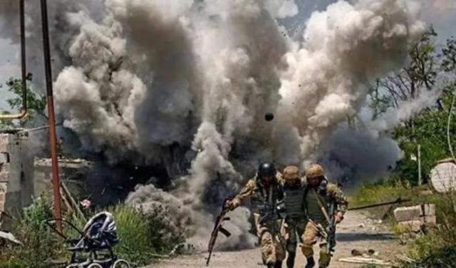 俄乌战争前线士兵亲历：钢铁与血肉的绞索