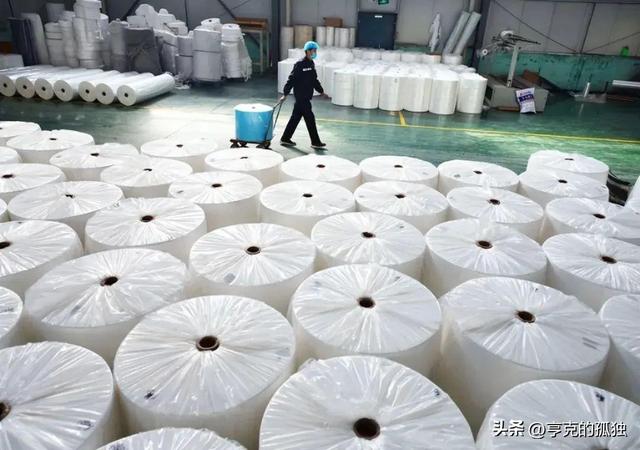 5年前，靠倒卖口罩一年赚60亿元，住5万一夜酒店的他，如今咋样了