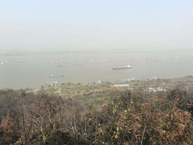 南京栖霞山一日徒步，游千年古刹，看漫山红叶