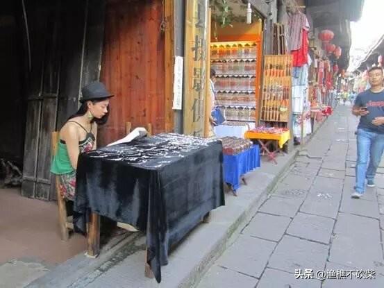 凤凰古城——那人、那花