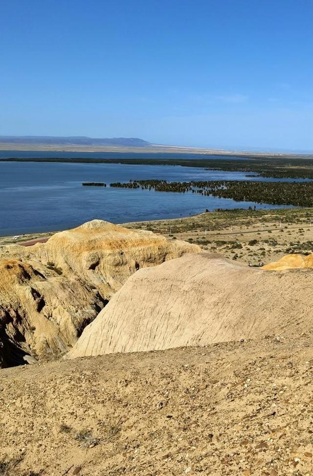 游新疆乌伦古湖海上魔鬼城