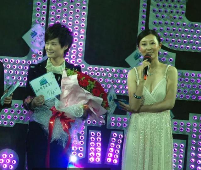 她，主持出身，一婚嫁老师，二婚嫁富二代，三婚嫁歌手，如今怎样
