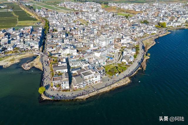 在洱海边感受“S”形的蜿蜒，无意间便按下了生活的暂停键