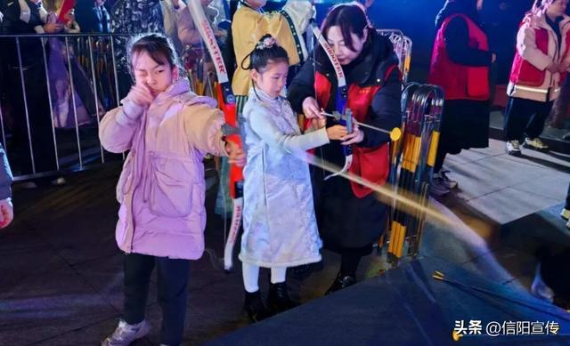 孙叔敖“穿越”千年 信阳博物馆奇妙夜上演元宵盛景