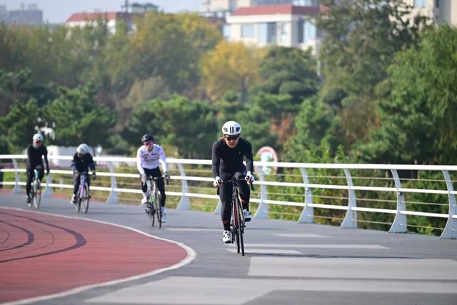 今天，骑遇日照，出发！他们共赴最美秋日！