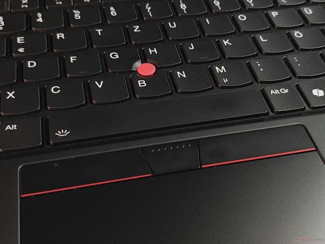 鸮点均衡：ThinkPad T14s AI 2024 锐龙版评测