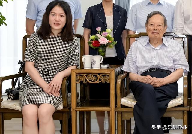 翁帆也没想到，丈夫杨振宁去世后	，竟因生前一个举动再次口碑暴涨