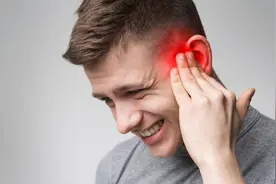 耳朵出现这些表现，很可能是脑梗找上门了，很多人发现后却忽视了图片