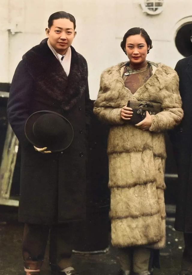 两女共侍一夫，姐妹关系情同手足，生前三人同行，死后三人葬同穴