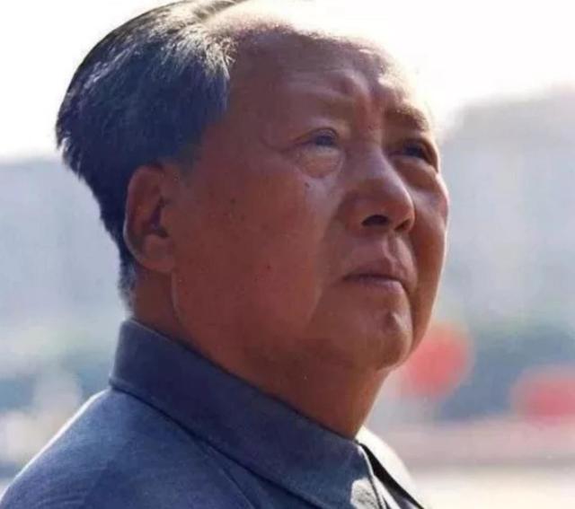 周恩来逝世后谁当总理，毛主席力推一人，此人婉拒：您考虑别人吧