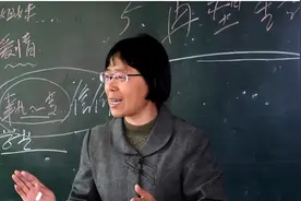 大学里70岁教师比比皆是，中小学老师50岁就教不动了，问题出在哪图片