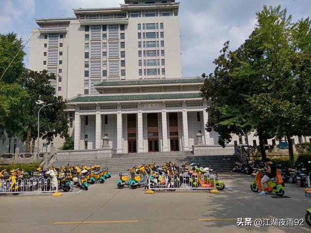 为何很多人带孩子游武大？有大树，国宝级古建筑，博物馆等景观