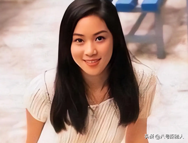 她14岁已是“人间尤物”，被首富看中花10亿娶回家，8年生了四胎