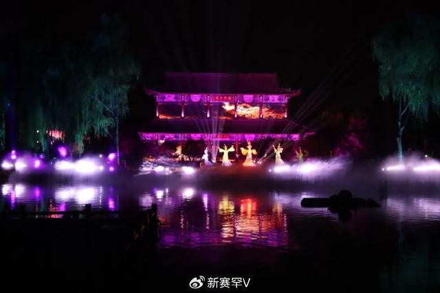 首场音乐光影水舞秀开场 游客在流光溢彩中感受赛罕热情