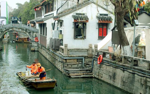 爆了！惠山古镇没进六大却挤到窒息，真相：比免费更狠的是烟火气