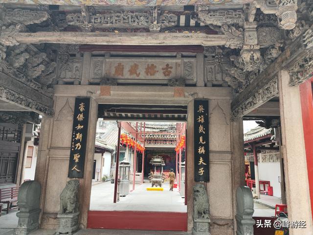 揭阳古城寻古榕武庙，厅内斗拱堪称潮式木雕的典范之作