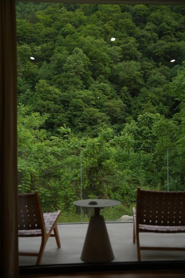 错峰隐居秦岭，开启初秋第一场旅行→