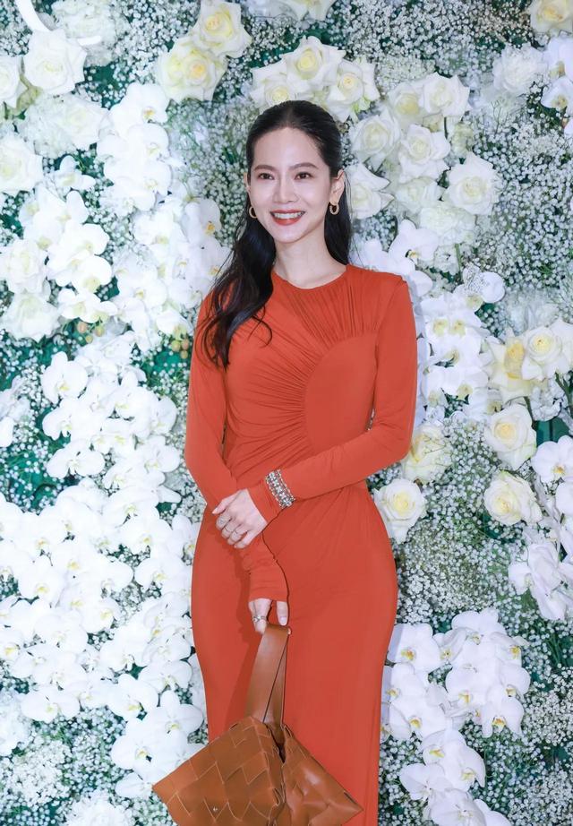 许玮甯婚礼现场群芳争艳，吴姗儒贵气逼人，关颖压轴登场惊艳全场