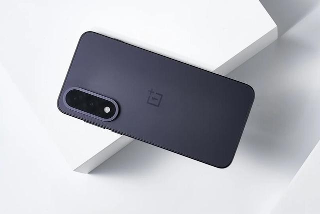 天玑9400+也才2000多？红米、一加、iQOO三款低价旗舰哪个好
