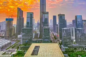 【深圳特区报】深企智造“登山神器”全网刷屏 外骨骼机器人“π”甫一亮相引发广泛关注图片