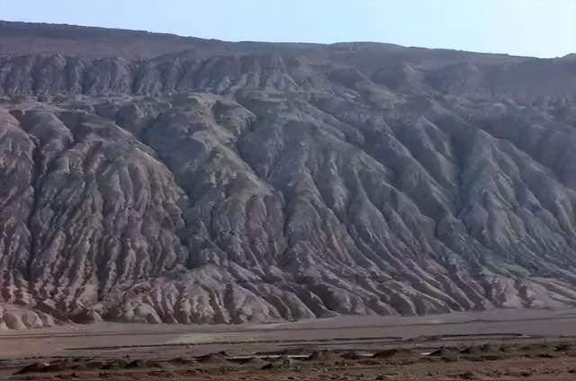 星星峡，新疆东门的璀璨星石与历史隘口