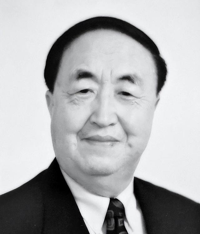 他54岁担任辽宁省委书记，曾查办东北乔四，57岁任黑龙江省委书记