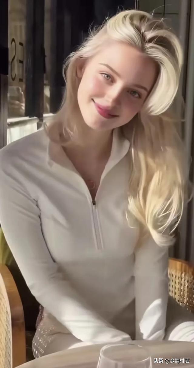荷兰第一女星，如花般的容颜，笑起来是真的很美
