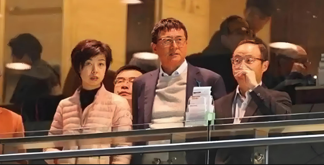 恩爱了16年，44岁张怡宁正绚烂如花，大20岁的丈夫徐威却衰老萎缩